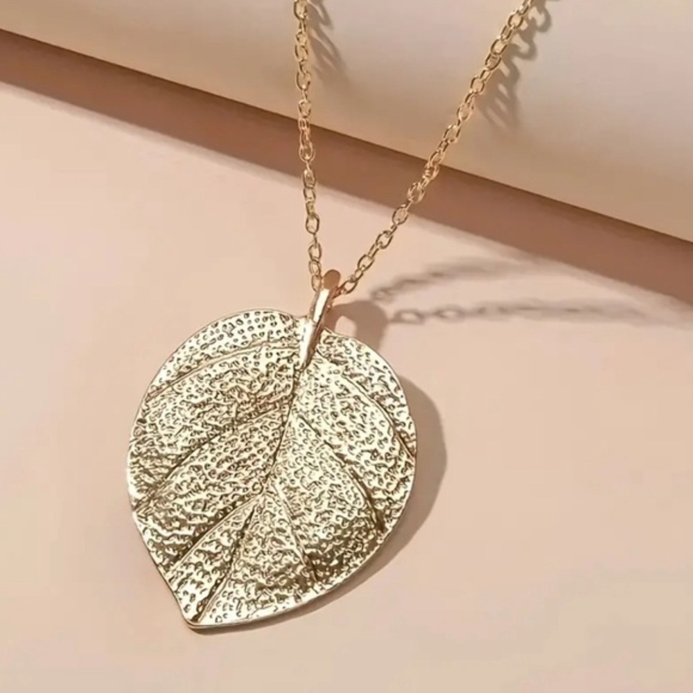 Leaf necklace